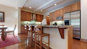 Pet friendly luxury condo with pond and mountain views!